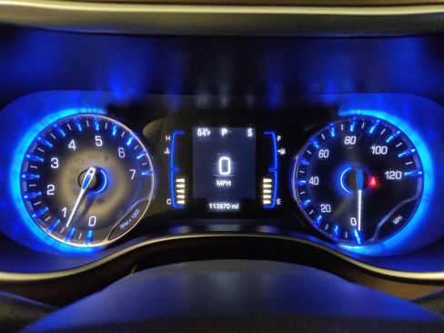 Used 2020 Chrysler Voyager L FWD image 23