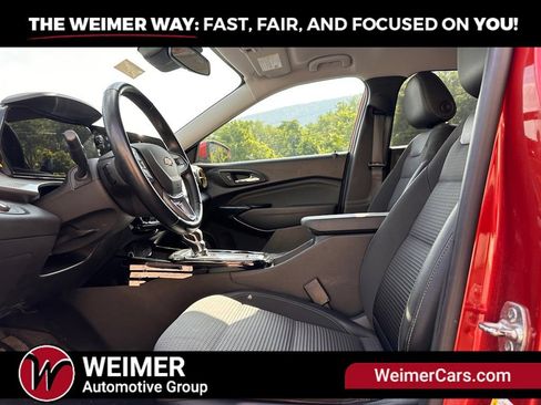 Used 2024 Chevrolet Trax LT w/ LT Convenience Package FWD image 10
