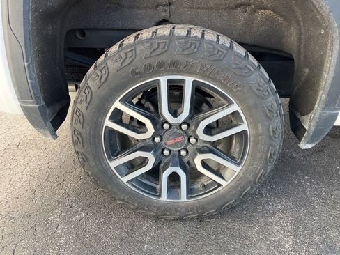 Used 2024 GMC Sierra 1500 AT4 w/ Technology Package image 6