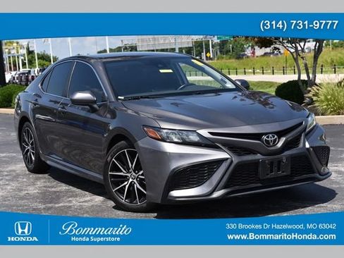 Used 2021 Toyota Camry SE FWD image 1