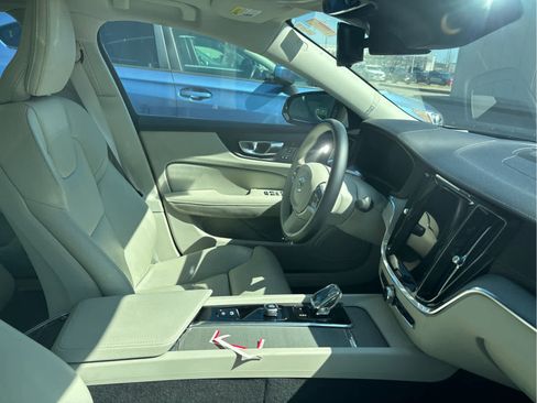 Used 2022 Volvo S60 B5 Inscription w/ Advanced Package image 2