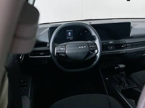 Used 2025 Kia K4 LXS image 18