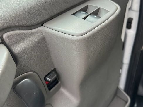 Used 2017 Chevrolet Express 4500 Extended RWD image 20