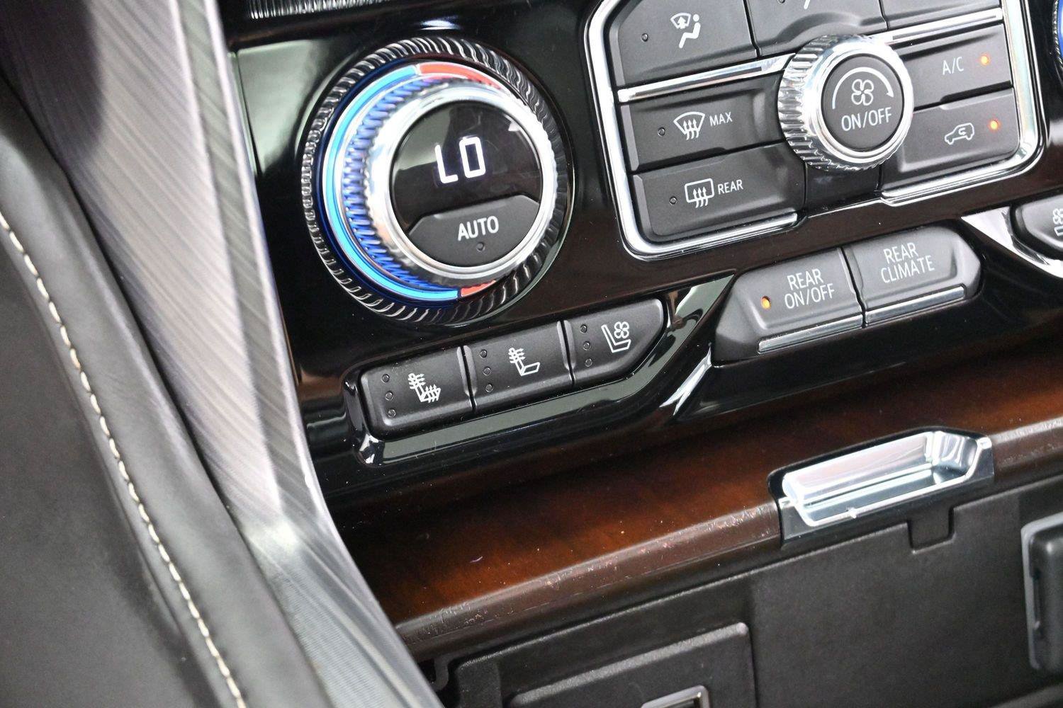 Used 2023 GMC Yukon XL Denali Ultimate AWD/4WD image 25