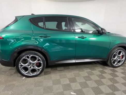 Used 2024 Alfa Romeo Tonale Veloce AWD/4WD image 3