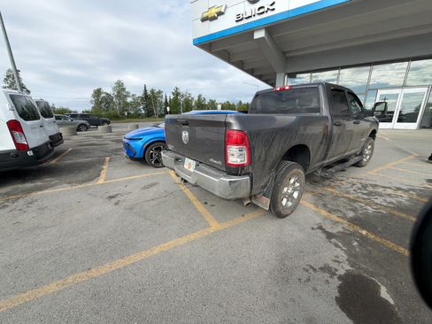 Used 2024 RAM 2500 Big Horn w/ Heated Seats & Wheel Group AWD/4WD image 4