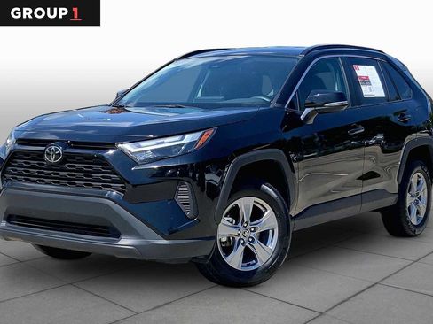 Used 2025 Toyota RAV4 XLE FWD image 1