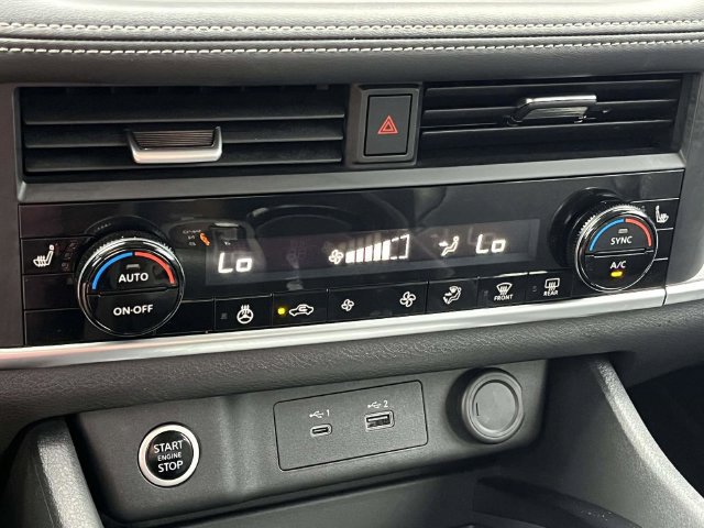 Used 2023 Nissan Rogue SV w/ SV Premium B Package FWD image 32