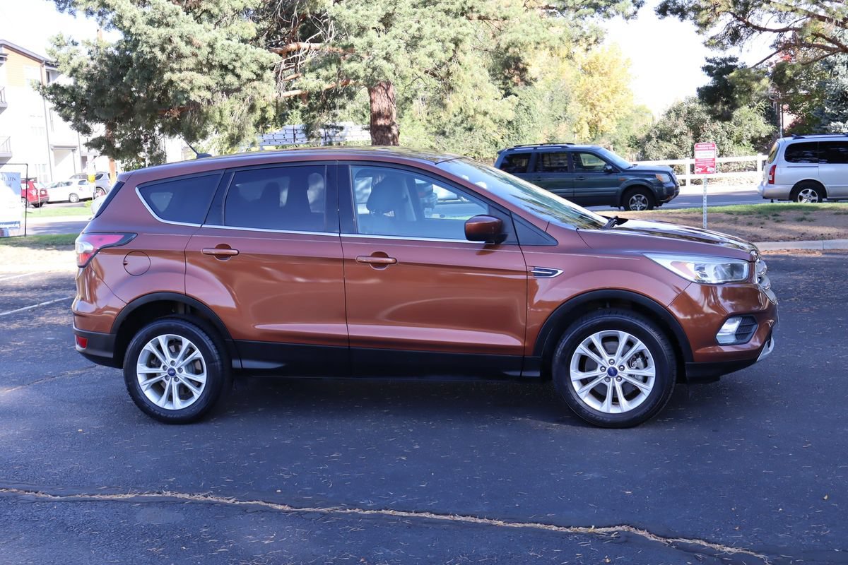 Used 2017 Ford Escape SE AWD/4WD image 2