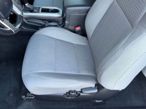 Used 2016 Toyota Tacoma TRD Sport image 16