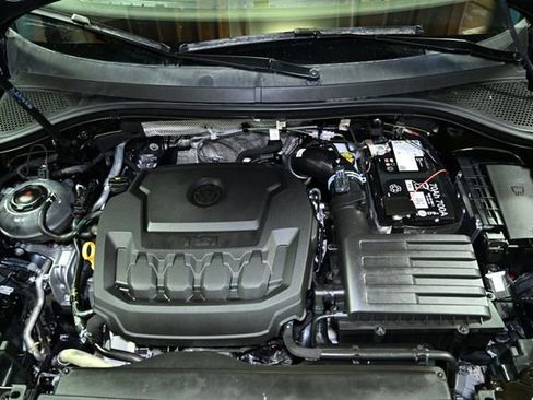 Used 2024 Volkswagen Tiguan SE image 16