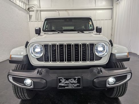 Used 2025 Jeep Wrangler Unlimited Sahara image 4