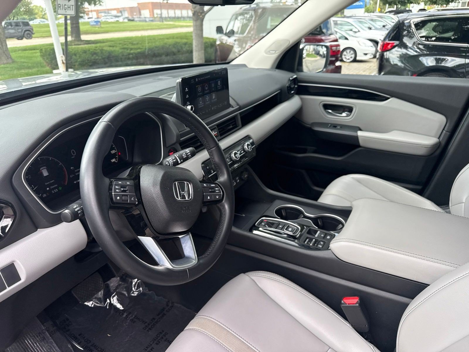Certified 2023 Honda Pilot Touring image 17