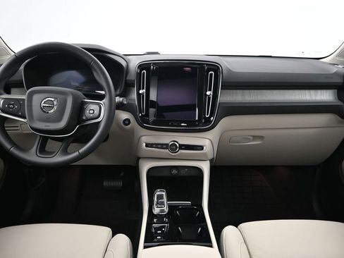 Used 2024 Volvo XC40 B5 Plus AWD/4WD image 9