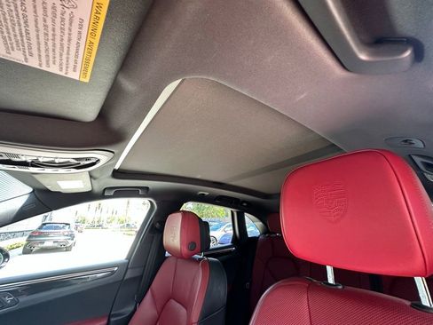 Certified 2023 Porsche Macan AWD/4WD image 24