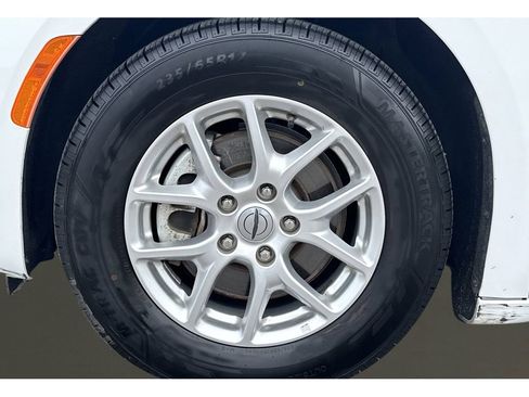 Used 2023 Chrysler Pacifica Touring-L FWD image 10