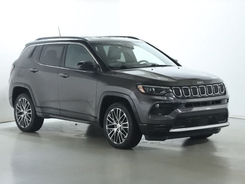 Used 2023 Jeep Compass Limited w/ Elite Group AWD/4WD image 9