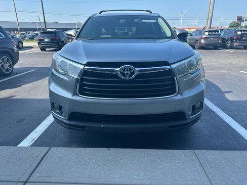 Used 2015 Toyota Highlander XLE FWD image 2
