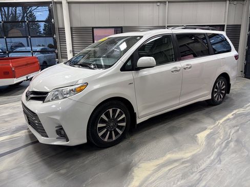Used 2019 Toyota Sienna XLE image 39