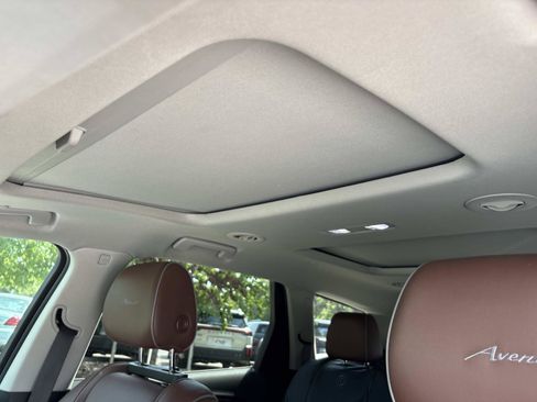 Used 2021 Buick Enclave Avenir w/ Avenir Technology Package AWD/4WD image 17