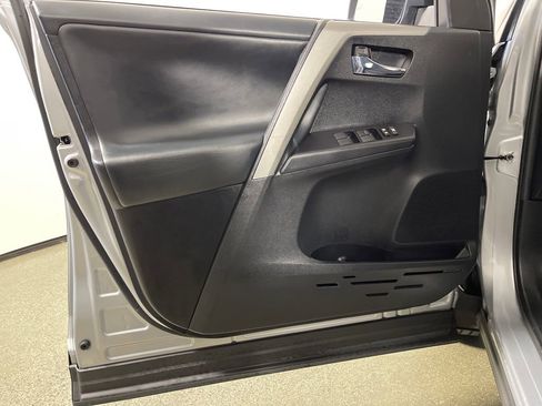 Certified 2018 Toyota RAV4 XLE FWD image 17