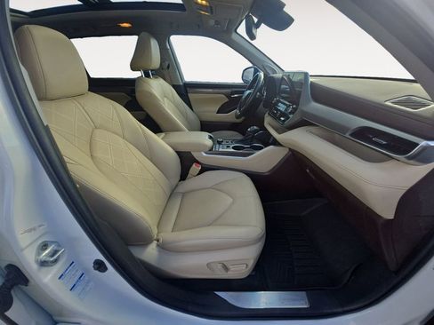 Used 2022 Toyota Highlander Platinum image 15