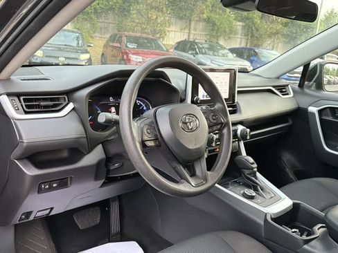 Used 2025 Toyota RAV4 LE AWD/4WD image 7