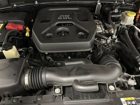 Used 2021 Jeep Wrangler Unlimited Sahara image 38