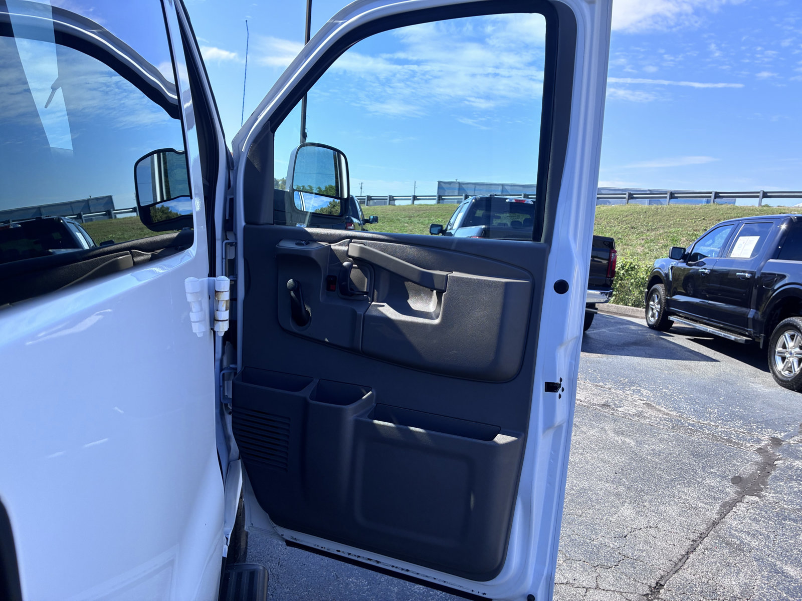 Used 2020 Chevrolet Express 2500 LS RWD image 12