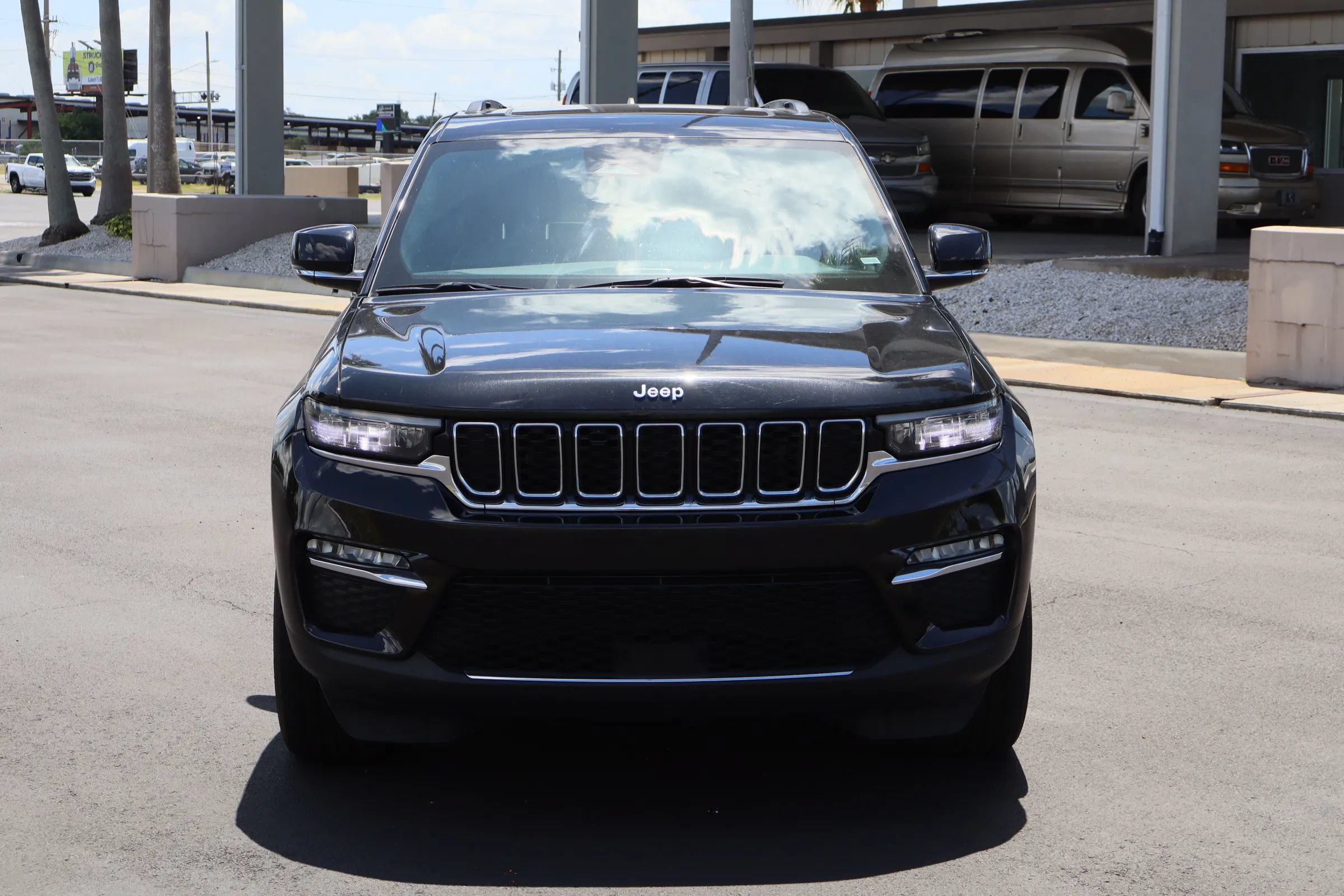 Used 2024 Jeep Grand Cherokee Limited 4xe AWD/4WD image 2