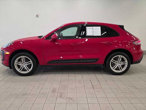Used 2025 Porsche Macan AWD/4WD image 2