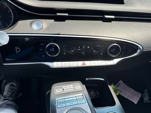 Used 2025 Genesis GV70 2.5T AWD/4WD image 39