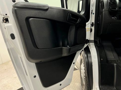 Used 2024 RAM ProMaster 2500 w/ Convenience Group FWD image 14