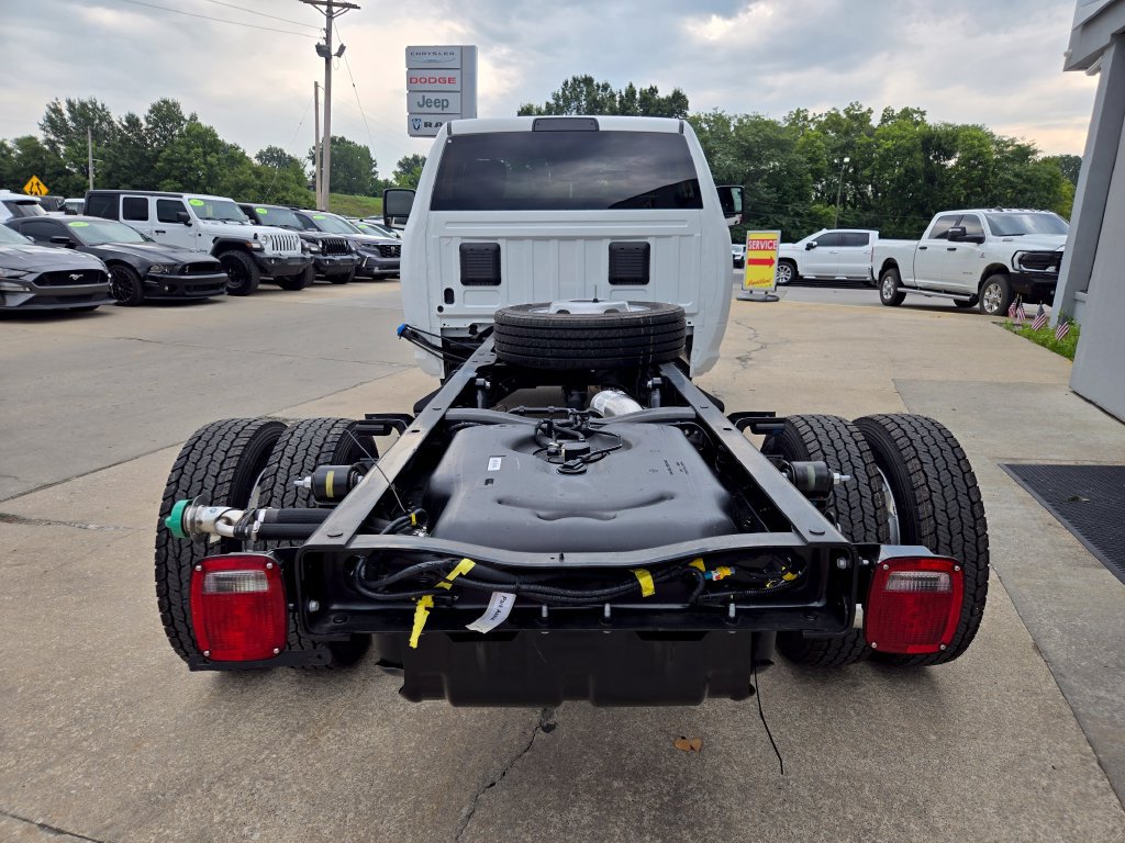 New 2026 RAM 5500 Tradesman w/ Chrome Appearance Group AWD/4WD image 9