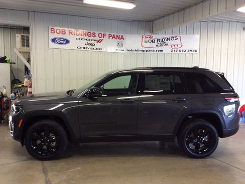 New 2025 Jeep Grand Cherokee Limited w/ Black Appearance Package image 2