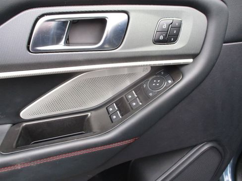 Used 2025 Ford Explorer ST image 9