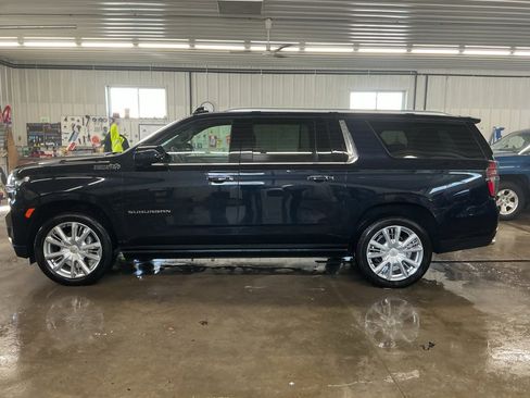 Certified 2023 Chevrolet Suburban High Country image 2