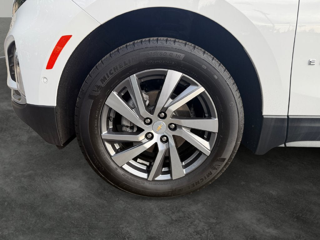 Used 2023 Chevrolet Equinox Premier AWD/4WD image 5
