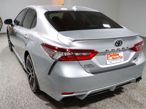 Used 2024 Toyota Camry SE image 9