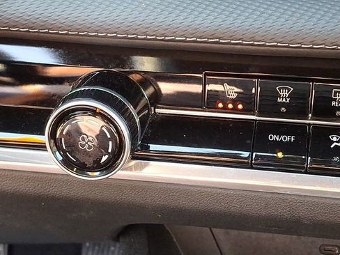 Used 2025 Chevrolet Equinox LT FWD image 17