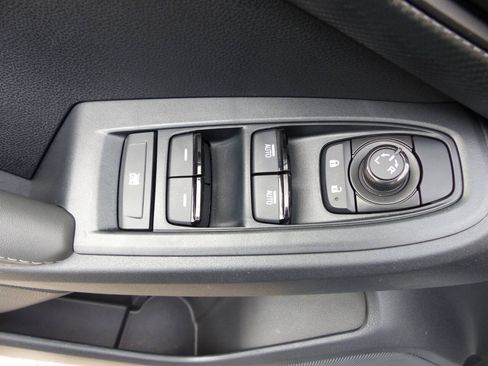 Used 2025 Subaru Crosstrek 2.5i Premium AWD/4WD image 19
