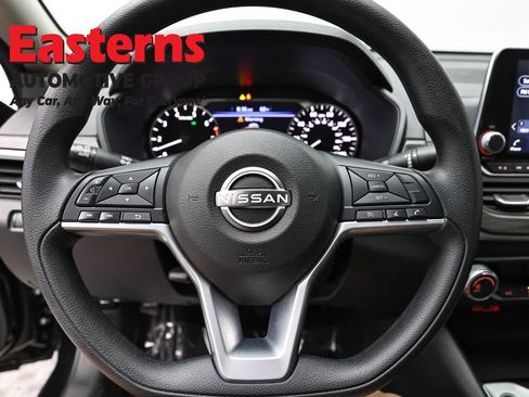 Used 2025 Nissan Altima 2.5 SV FWD image 10