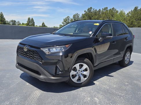 Used 2019 Toyota RAV4 LE FWD image 1