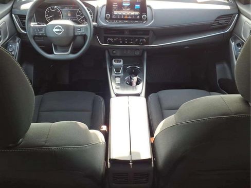 Used 2025 Nissan Rogue S FWD image 11