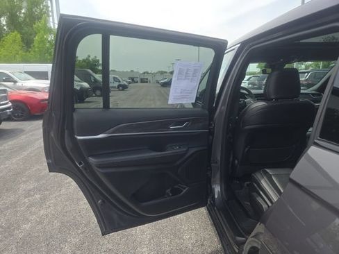 Used 2025 Jeep Grand Cherokee L Limited AWD/4WD image 17