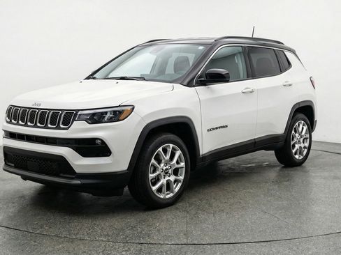 Used 2025 Jeep Compass Limited AWD/4WD image 3