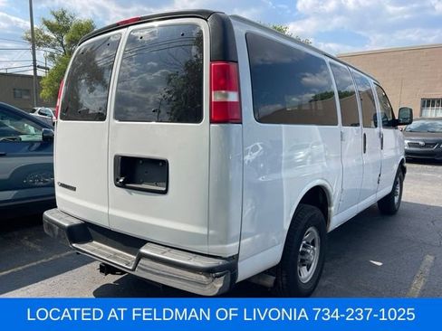 Used 2019 Chevrolet Express 2500 LT w/ LT Preferred Equipment Group RWD image 3