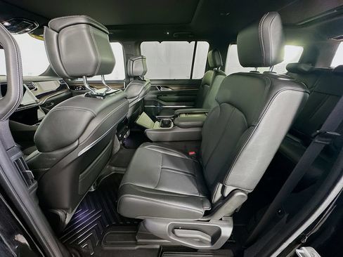 Certified 2025 Jeep Grand Wagoneer 4WD image 36