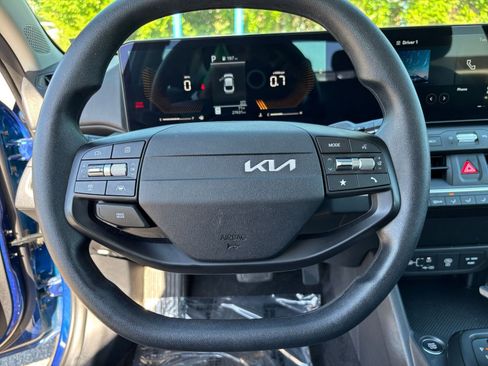 Used 2025 Kia K4 FWD image 28