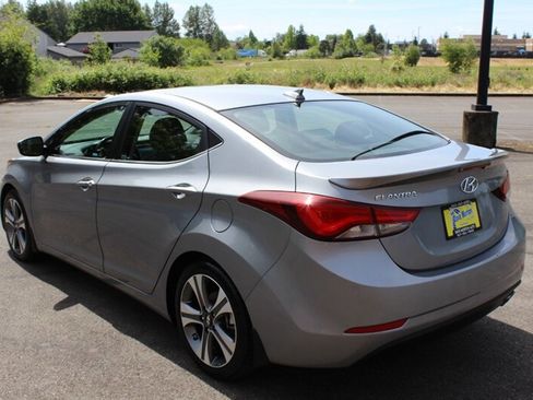 Used 2015 Hyundai Elantra Sport w/ Option Group 04 FWD image 3